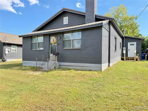 Exterior - 905 E 3rd St, Salem, MO 65560 photo 2 of 7