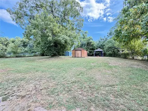 Exterior - 905 E 3rd St, Salem, MO 65560 photo 7 of 7