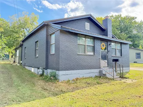 Exterior - 905 E 3rd St, Salem, MO 65560 photo 3 of 7