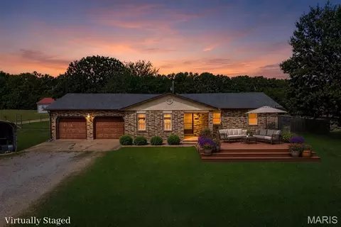 30301 Peach Blossom Ln, Lebanon, MO 65536