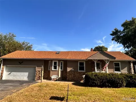 2535 E 28th St, Granite City, IL 62040