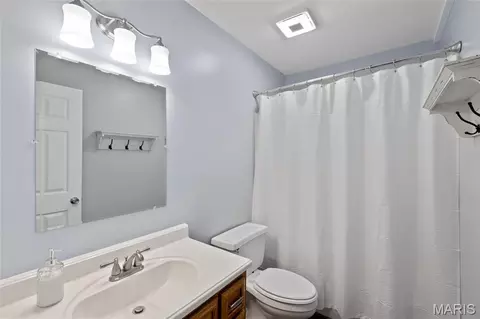 Bath - 6508 Covington Oaks Dr, Cedar Hill, MO 63016 photo 3 of 3
