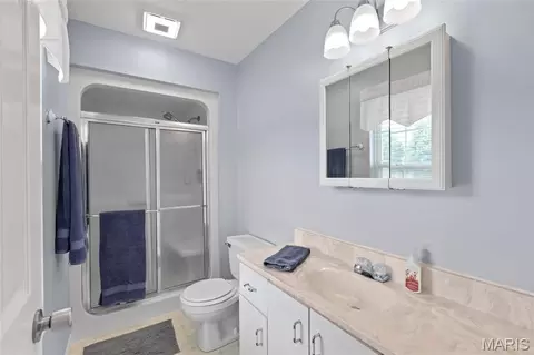 Bath - 6508 Covington Oaks Dr, Cedar Hill, MO 63016 photo 2 of 3