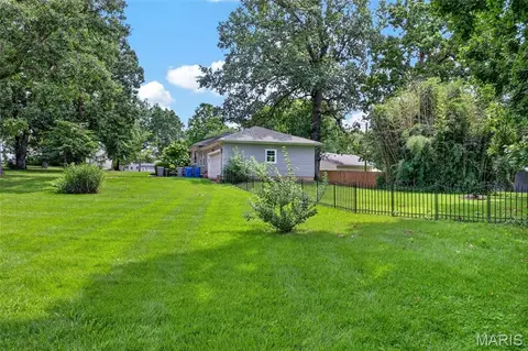 Exterior - 127 Applegate Ln, Ballwin, MO 63011 photo 4 of 6