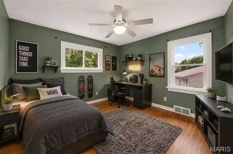 Bedroom - 127 Applegate Ln, Ballwin, MO 63011 photo 4 of 6