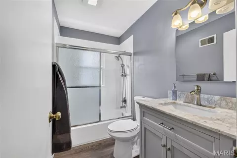 Bath - 127 Applegate Ln, Ballwin, MO 63011 photo 1 of 1