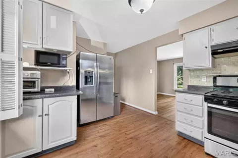 Kitchen - 127 Applegate Ln, Ballwin, MO 63011 photo 4 of 4