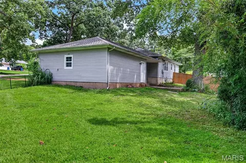 Exterior - 127 Applegate Ln, Ballwin, MO 63011 photo 3 of 6
