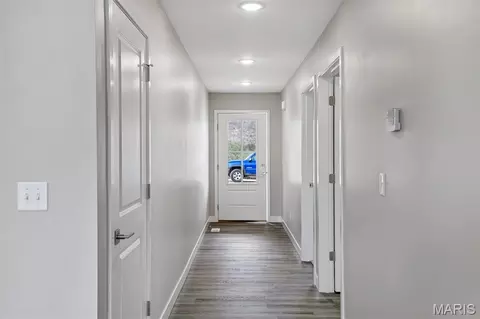 Entry Way - 427 Cloverleaf Dr, Washington, MO 63090 photo 1 of 2