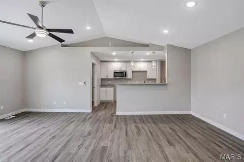 Living - 427 Cloverleaf Dr, Washington, MO 63090 photo 5 of 5