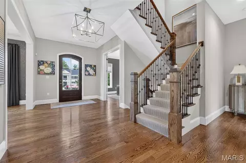 Entry Way - 3032 Fallbrook Dr, Frontenac, MO 63131 photo 5 of 7