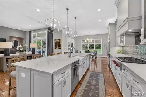 Kitchen - 3032 Fallbrook Dr, Frontenac, MO 63131 photo 2 of 4