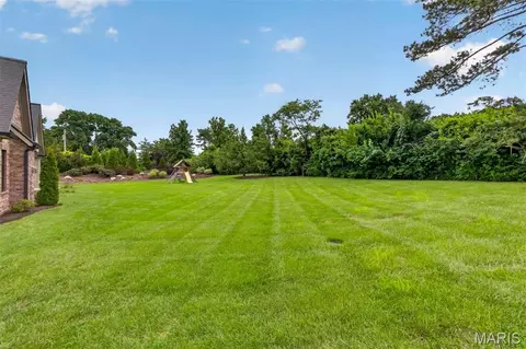 Exterior - 3032 Fallbrook Dr, Frontenac, MO 63131 photo 5 of 9