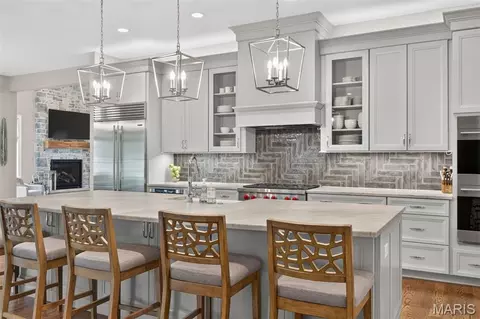 Kitchen - 3032 Fallbrook Dr, Frontenac, MO 63131 photo 4 of 4