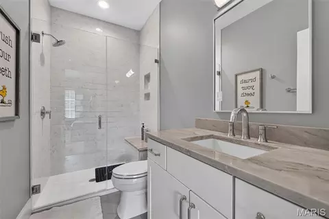 Bath - 3032 Fallbrook Dr, Frontenac, MO 63131 photo 5 of 6