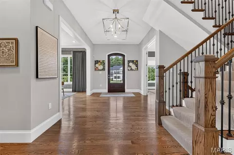 Entry Way - 3032 Fallbrook Dr, Frontenac, MO 63131 photo 2 of 7