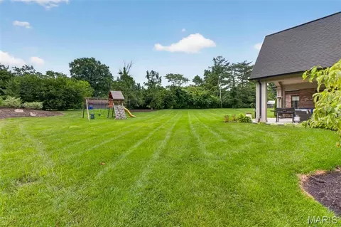 Exterior - 3032 Fallbrook Dr, Frontenac, MO 63131 photo 9 of 9