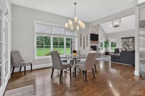 Dining - 3032 Fallbrook Dr, Frontenac, MO 63131 photo 5 of 5