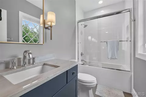 Bath - 3032 Fallbrook Dr, Frontenac, MO 63131 photo 4 of 6