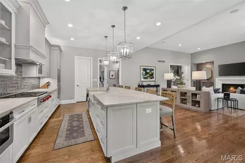 Kitchen - 3032 Fallbrook Dr, Frontenac, MO 63131 photo 3 of 4