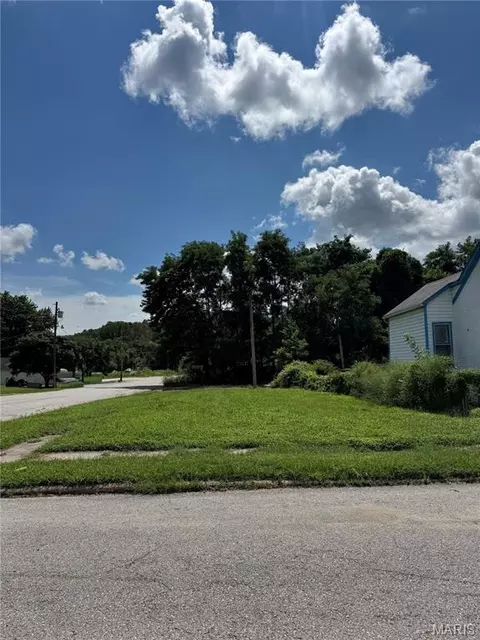 1101 Lyon St, Hannibal, MO 63401