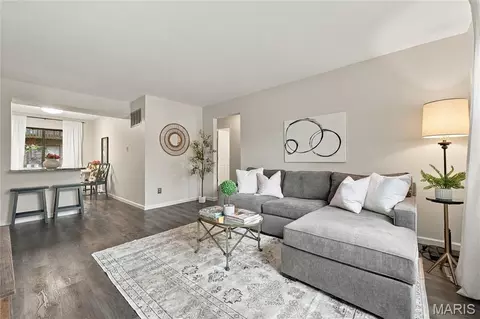 439 S Clay Ave #4, Kirkwood, MO 63122