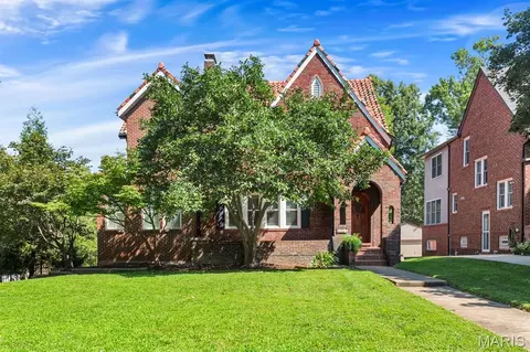 7279 Forsyth Blvd, Saint Louis, MO 63105