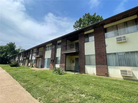 7559 Hazelcrest Dr #B, Hazelwood, MO 63042