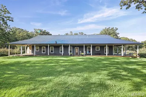 7107 Bittersweet Ln, Coulterville, IL 62237