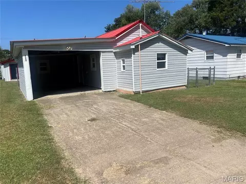 506 Fleming St, Bernie, MO 63822