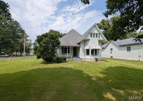 605 N Union St, Staunton, IL 62088