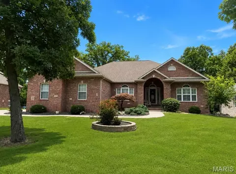 22 Stonebridge Crossing Dr, Maryville, IL 62062