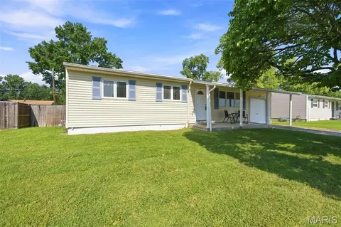 3319 Royal Domain Dr, Saint Charles, MO 63301