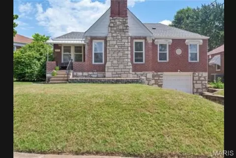 9114 Lucia Dr, Saint Louis, MO 63123