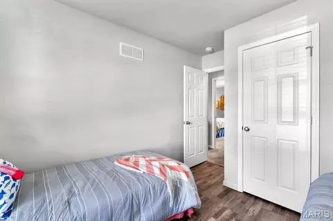 Bedroom - 91 Swaying Pine Ln, Winfield, MO 63389 photo 7 of 7