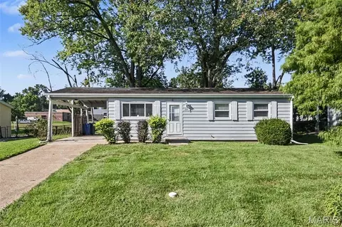 1220 Estes Dr, Florissant, MO 63031