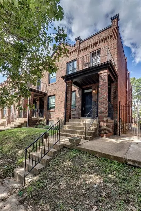 3321 Demenil Pl, Saint Louis, MO 63118