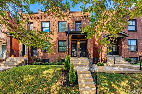 3321 Demenil Pl, Saint Louis, MO 63118