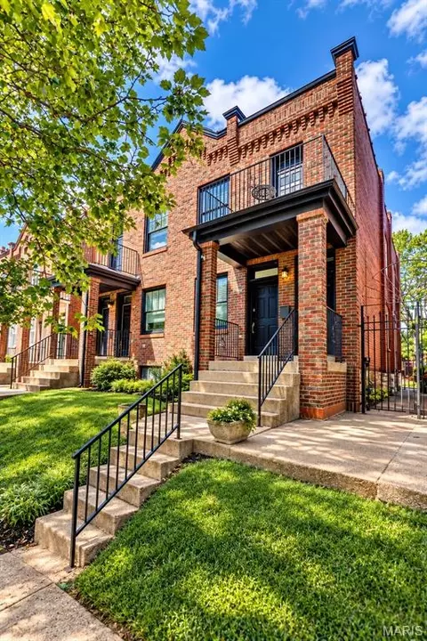 3321 Demenil Pl, Saint Louis, MO 63118