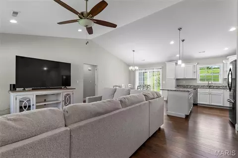 Entry Way - 461 Culloden Moore, Jackson, MO 63755 photo 1 of 2