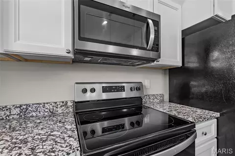Kitchen - 461 Culloden Moore, Jackson, MO 63755 photo 4 of 4