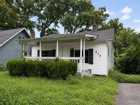314 Midridge Dr, Saint Louis, MO 63137
