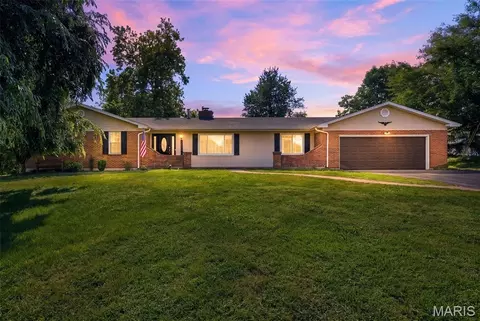 2821 Rose Acres Ln, Maryland Heights, MO 63043