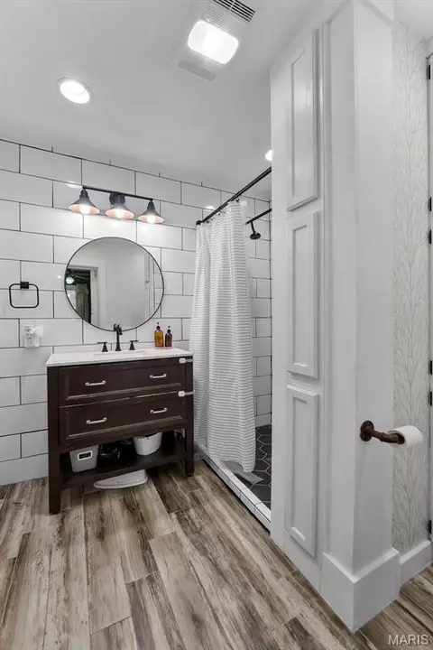 Bath - 214 W Mary St, Jackson, MO 63755 photo 1 of 5