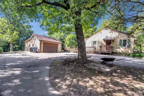 Exterior - 339 Summit Rd, Fenton, MO 63026 photo 2 of 9