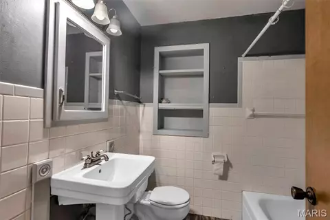 Bath - 339 Summit Rd, Fenton, MO 63026 photo 1 of 1