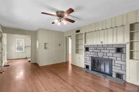Living - 339 Summit Rd, Fenton, MO 63026 photo 3 of 4