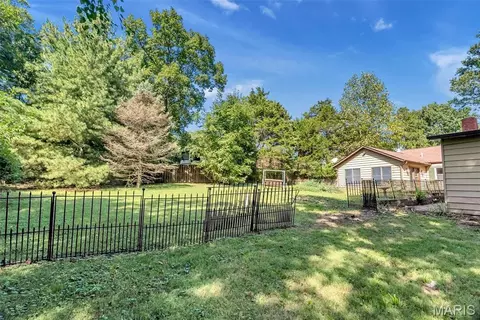 Exterior - 339 Summit Rd, Fenton, MO 63026 photo 7 of 9