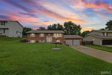 1810 Montview Ave, Godfrey, IL 62035
