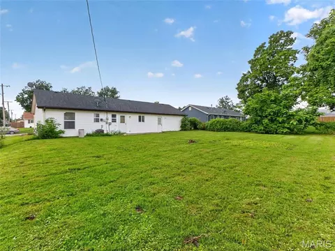 Exterior - 405 Prince Ruppert Dr, O'fallon, MO 63366 photo 6 of 7